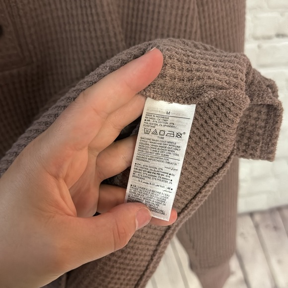 Old Navy Pink Mauve Waffle Knit Long Sleeve Half Button Top - Picture 3 of 4